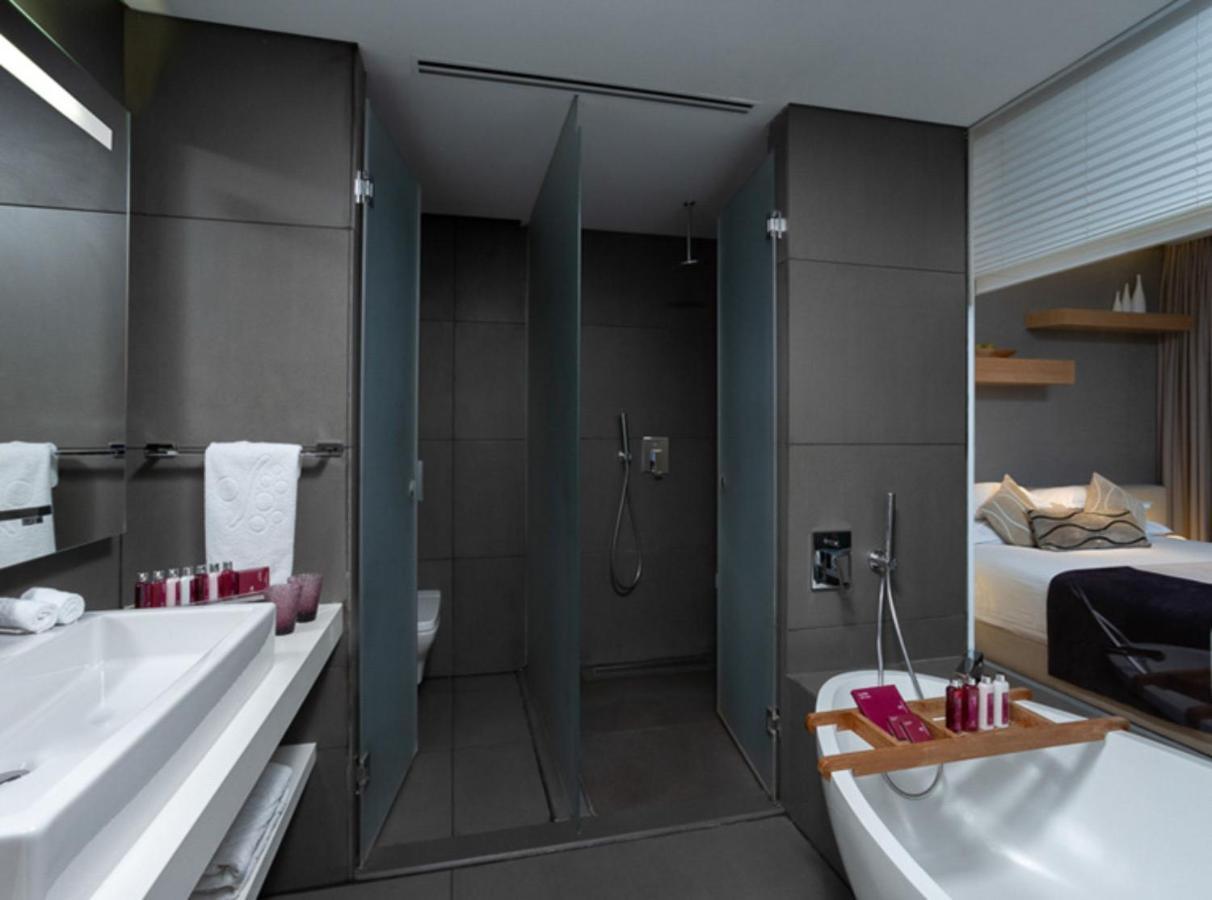Cramim By Isrotel Exclusive Kiryat Anavim Eksteriør billede A walk-in shower