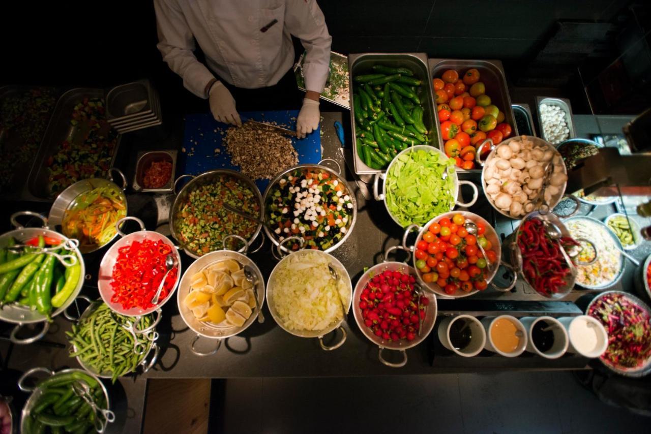 Cramim By Isrotel Exclusive Kiryat Anavim Eksteriør billede A chef preparing ingredients for a meal